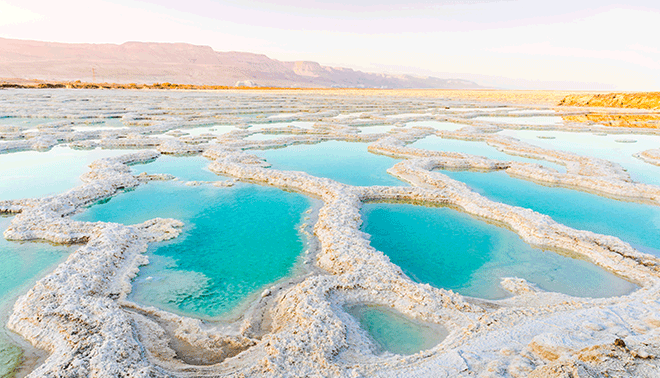 湾岸諸国への出稼ぎ送金や観光業が収入源