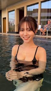 推定Eカップ＆ファンの視線をくぎ付けにする美脚