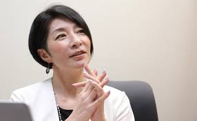 文筆業へ専念するため